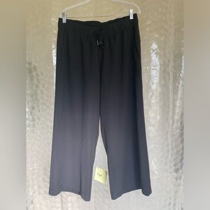 Lululemon Women's on the Fly Mid-rise 7/8 Wide Leg Pant Size 10